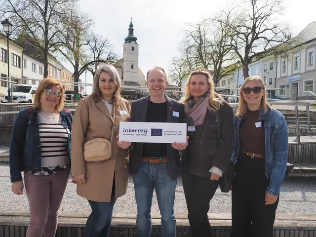 Zdeňka Bradáčová (Bürgermeisterin Dušejov), Veronika Duchanová (Bürgermeisterin Dvorce), Johannes Heissenberger (Vizebürgermeister Litschau), Kristýna Vostálová (Vizebürgermeisterin Stonařov), Christina Mayrhofer (Klimabündnis). | Foto: Klimabündnis