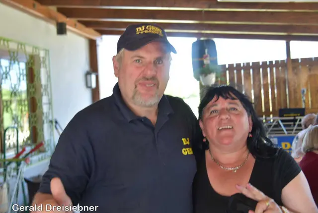 DJ Gery und Wirtin Cyme Altmüller | Foto: Gerald Dreisiebner