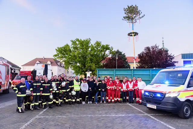 Feuerwehr und Rotes Kreuz begeistern mit großer Schauübung