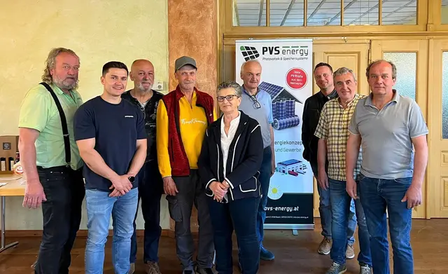 Gelungenes Preisschnapsen im Ameiser Dorfwiazhaus: Leopold Steyrer, Philip Pernold, Andreas Schulz, Johann Biskup, Maria Fenz, Josef Steyrer, Christian Schuhböck, Eduard Böhm, Eduard Steyrer. | Foto: Verein Ameiserleben