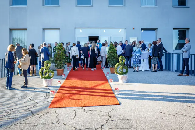 Die Veranstaltung bot die Gelegenheit für Begegnungen zwischen Absolventen, aktuellen Schülern, Eltern sowie Persönlichkeiten aus Kultur, Bildung und Wirtschaft.  | Foto: BG Tanzenberg