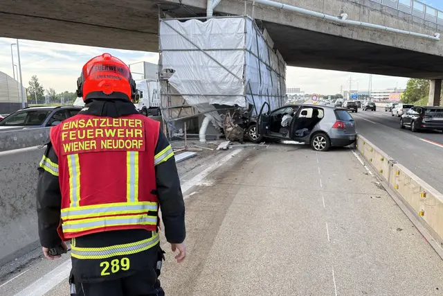 Verkehrsunfall im Morgenverkehr auf der Südautobahn. | Foto: Freiwillige Feuerwehr Wiener Neudorf / Biegler M.