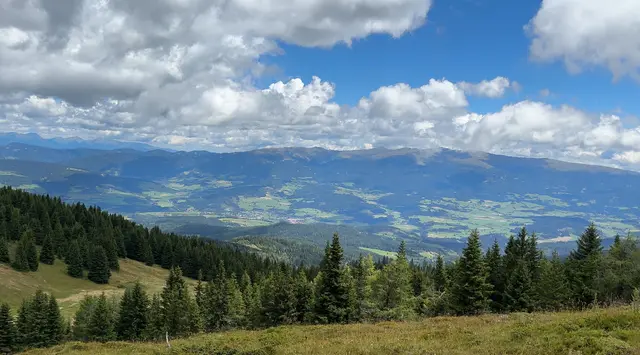 Das Bild zeigt die Landschaft im Naturpark.