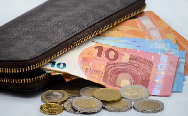 Land Tirol setzt mit neuen gemeinnützigen Bauträgern auf innovative Finanzierungsmodelle, um Gemeinden bei wichtigen Infrastrukturprojekten wie Schulen, Pflegeheimen und Gesundheitseinrichtungen zu entlasten. | Foto: pixabay (Symbolbild)