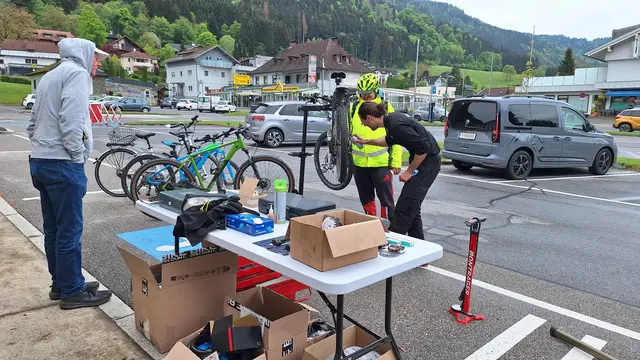 Groß waren das Interesse und der Ansturm beim Fahrrad-Fit-Tag und dem E-Bike-Kurs vor dem Gemeindeamt in Ossiach. | Foto: KEM und KLAR! Ossiacher See Gegendtal 