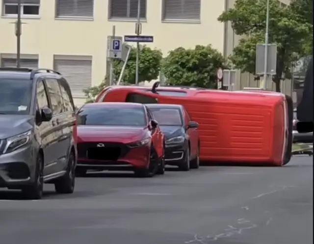 Ein Bild zum Unfall, das auf Social Media gepostet wurde.  | Foto: Klagenfurt_Elite/Instagram