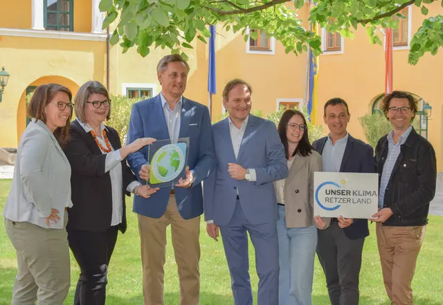 Michaela Aschenbrenner (Klimabündnis), Petra Schön (Klimabündnis), Bernd Kleinschuster (Althof Retz/IPP Hotels), , Alexander Ipp (Althof Retz/IPP Hotels, Lea Schönberger (Projektmanagerin „Unser Klima – Retzer Land“), Daniel Wöhrer (Tourismusstadtrat Retz), Gregor Danzinger (Leitung „Unser Klima – Retzer Land“) | Foto: IPP Hotels