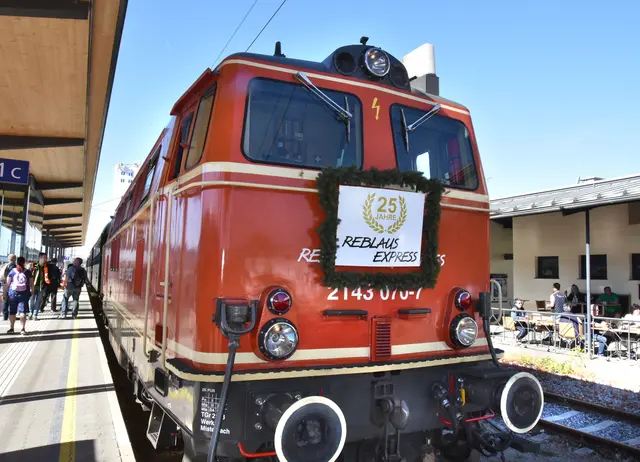 Nostalgie pur: Die historischen Waggons begeistern Jung und Alt. | Foto: Herbert Schleich