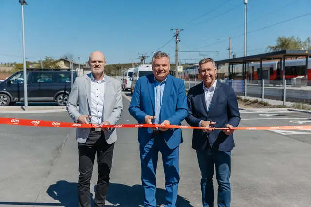 ÖBB-Projektleiter Heinz Dudek, Landesrat Günther Steinkellner, Bürgermeister Wolfgang Greil. | Foto: ÖBB/MecGreenie