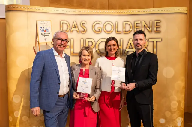Astrid Ochensberger-Benkic und Peter Ochensberger mit Direktionsassistentin Anna Koschuh und Reservierungsleiter Andreas Hofer (v. l.) | Foto: APA-Fotoservice/Greindl