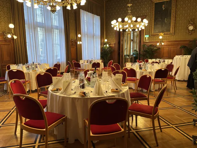 ... da waren die Tische des Charity-Dinners noch leer. | Foto: Mathias Kautzky/MeinBezirk
