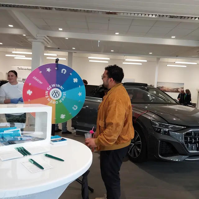Beim Glücksrad winken großartige Preise. | Foto: Porsche Wiener Neustadt