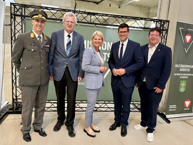 Militärkommandant Brigadier Philipp Eder, Johannes Sailer (Leiter Baudirektion), Verteidigungsministerin Klaudia Tanner, LHStv. Martin Gruber, Stadtrat Christian Pober | Foto: Büro Gruber/Gamper