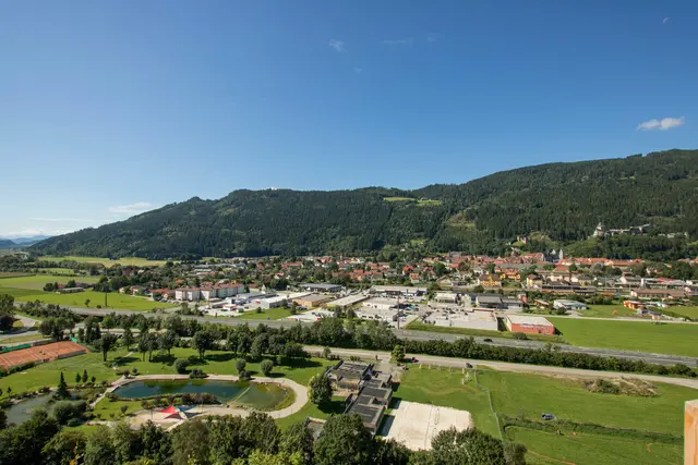 Ein Blick auf die Stadtgemeinde Friesach. Arbeitsplatz für zahlreiche Menschen. | Foto: Stadtgemeinde Friesach