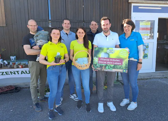 Sandra Zulus (Mitte) und Bettina Hofmann (rechts) führen in Echsenbach mit ihren Veranstaltungen die Menschen zusammen. | Foto: Gemeinde Echsenbach