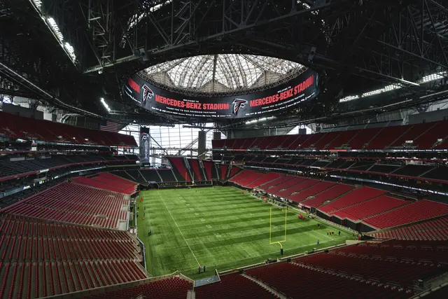 Mercedes-Benz Stadium: Die Heimat der Atlanta Falcons (NFL) hat eine Kapazität von 75.000 Menschen. | Foto: APA-Images / AP / Jason Allen