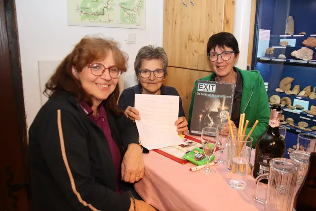 Zweiter Platz: Kustodin Ingrid Thaler mit Gabi und Sandra.