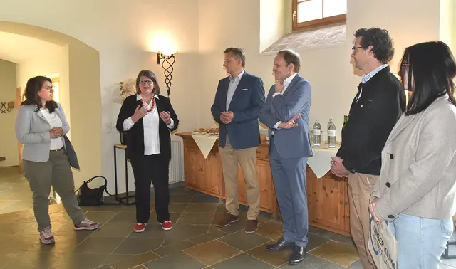 Petra Schön vom Klimabündnis Niederösterreich erklärt, dass auch kleine Aktivitäten großes bewirken. | Foto: Herbert Schleich