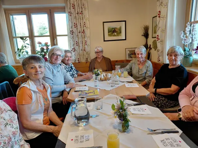 Jubiläum und spendable Herzen beim köstlichen Frühstück