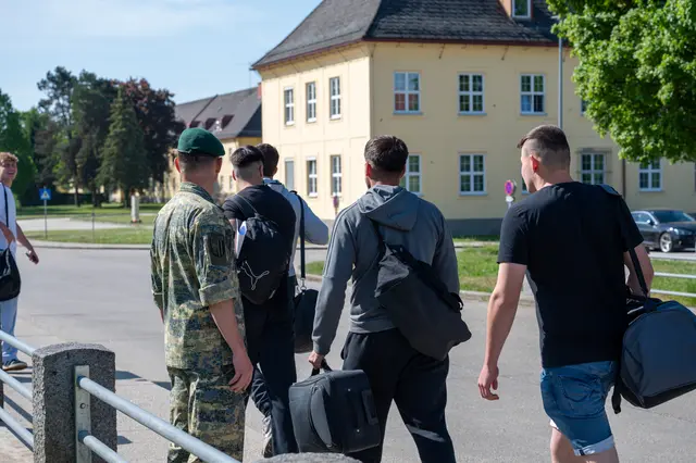 Einrücken bei frühsommerlichen Temperaturen im Wonnemonat Mai. | Foto: Bundesheer/Pühringer