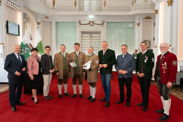 Die Marktmusikkapelle Bad Waltersdorf erhielt den „Blasmusik Panther“ sowie zusätzlich die Robert-Stolz-Medaille. | Foto: Land Steiermark/Robert Binder