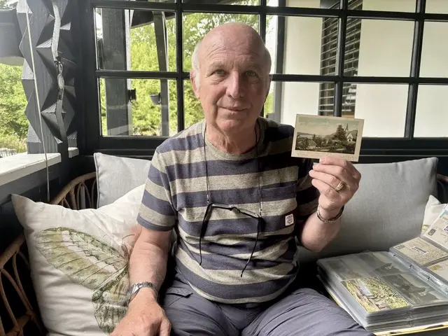 Raimund Naraunig ist passionierter Ansichtskartensammler. | Foto: MeinBezirk.at