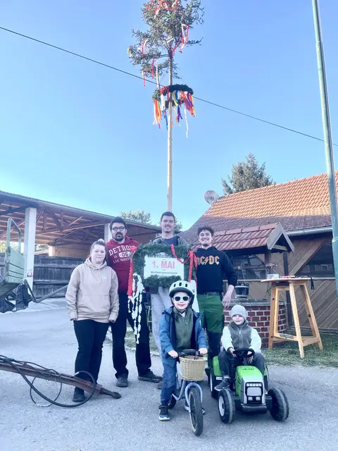 Maibaum, Miteinander und ein guter Zweck in Wolfsbrunn