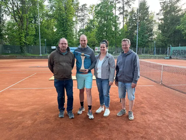  Christian Wurm, Einzelsieger Raphael Fasching sowie Tanja Girlich und Bürgermeister Florian Nawara. | Foto: Kurz