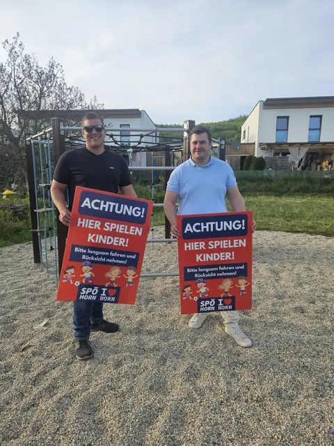 Die Hinweisschilder bleiben laut SPÖ Horn für mehrere Wochen im gesamten Gemeindegebiet angebracht. | Foto: SPÖ Horn