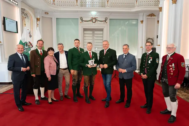 Freude bei der Erzherzog-Johann-Trachtenkapelle St. Veit am Vogau: Sie wurde mit dem „Blasmusik Panther“ geehrt. | Foto: Land Steiermark/Robert Binder
