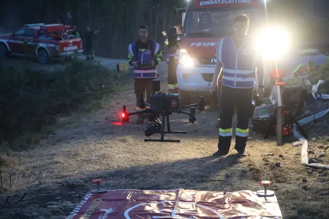 Eine Drohne mit Wärmebildkamera kam in der Nacht zum Einsatz.