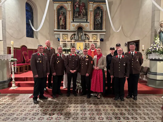 Daniel Dimmel, Matthias Schleritzko, Gerhard Deutschmann, Florian Hutter, Harald Blei, Gerhard Swierzek, Viktoria Hutter, Maximilian Altmann und Luca Winkelbauer, Thomas Polt und Robert Winkelbauer | Foto: FF Gastern