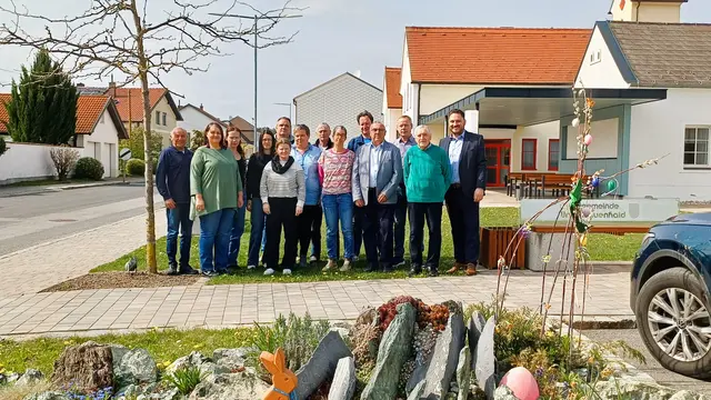 Der neu gewählte Vorstand des Verschönerungsvereins Unterfrauenhaid mit Obfrau Alexandra Freiberger, Stellvertreterin Martina Arthofer, Kassierin Nicol Grath mit Stellvertreterin Gerlinde Linzer, Schriftführerin Bettina Draxler mit Stellvertreterin Tanja Schmidt sowie den Kassakontrolleuren Martin Kreitschitz und Gottfried Reisner und den Beisitzern Theresa Deutsch, Alois Freiberger, Anton Klug und Thomas Niklos. | Foto: Thomas Niklos