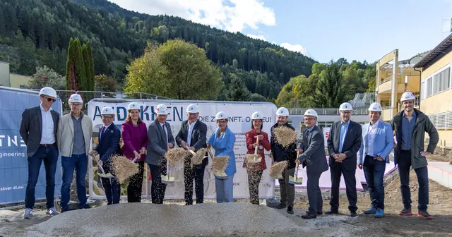 Einer von vielen Meilensteinen: Mit dem symbolischen Spatenstich startete am 7. Oktober 2025 das größte Bauprojekt in der Geschichte des Krankenhauses des Deutschen Ordens (DOKH) Friesach. | Foto: Wolfgang Jannach