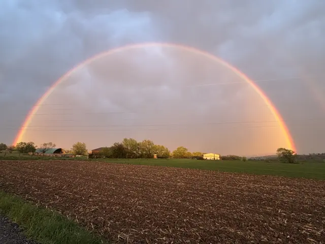 Ein wunderbarer Doppelregenbogen zierte wie eine Kuppel am Sonntag den Himmel. | Foto: MeinBezirk/Michael Strini