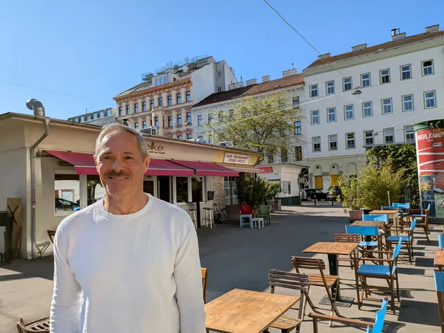 Christian Moritz (Neos) hofft, dass sich der Markt zum "verlängerten Wohnzimmer" entwickelt.  | Foto: Neos Wien