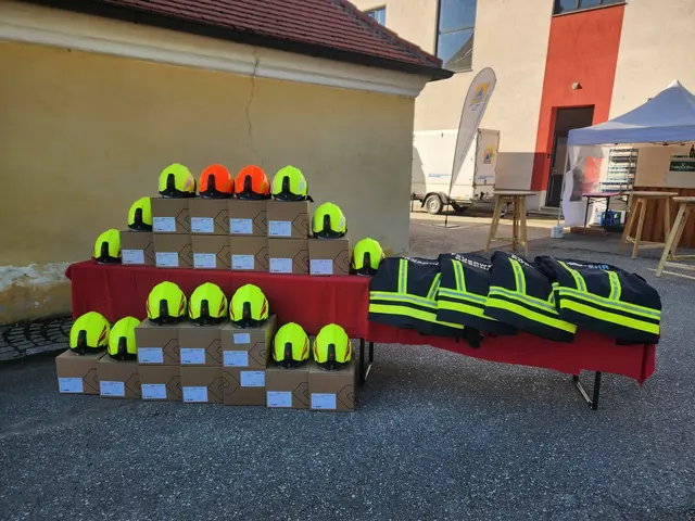 Im Rahmen der Messe wurde auch die neue Schutzausrüstung der örtlichen Feuerwehr feierlich gesegnet. | Foto: Markus Kahrer