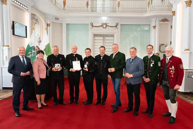 Die Wolfram Berg- und Hüttenkapelle St. Martin im Sulmtal erhielt den begehrten „Blasmusik Panther“ und die Robert-Stolz-Medaille überreicht. | Foto: Land Steiermark/Robert Binder