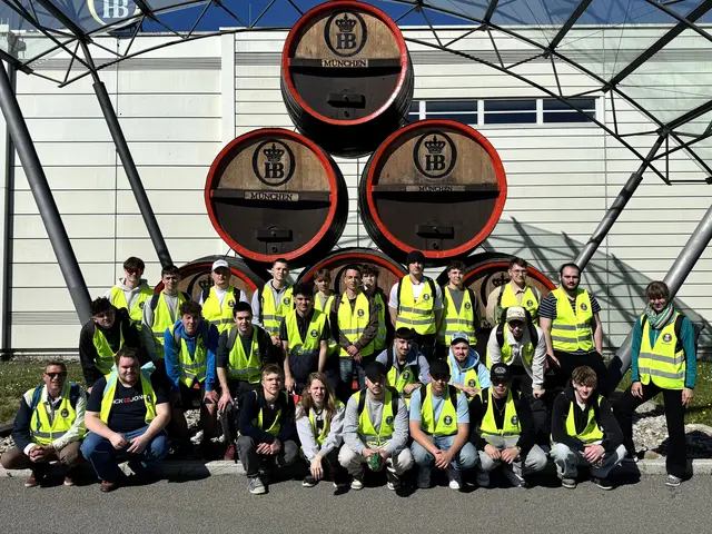 Die Mechatroniker der HTL-Waidhofen zu Besuch in der Hofbräu-Brauerei in München.