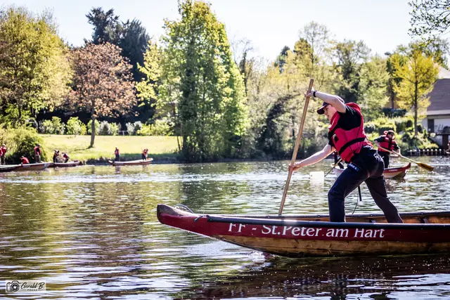 Ein wesentlicher Bestandteil der Ausbildung auf dem Wasser war das sichere Führen der Zille. | Foto: Gerald B.