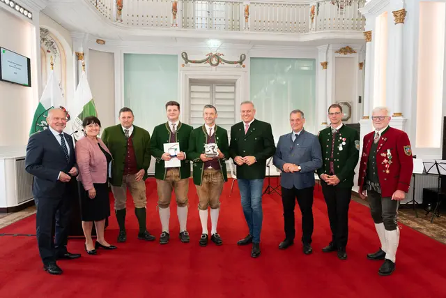 „Blasmusik Panther“ für den Musikverein Heilbrunn (+ Robert-Stolz-Medaille) | Foto: Land Steiermark/Robert Binder