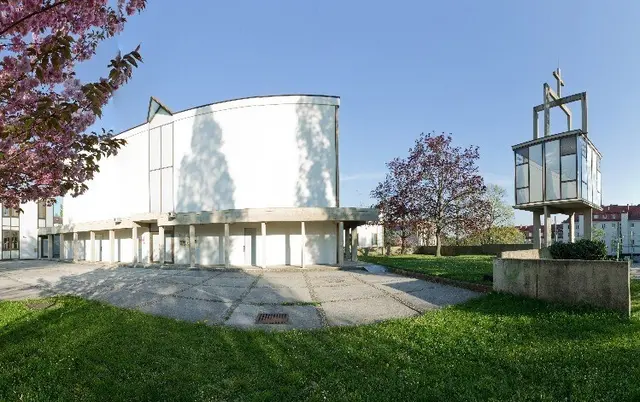 Vor Ostern wurde in der Kirche in Oberbaumgarten zu den "Vier Heiligen Evangelisten" vandaliert. Dabei sind unter anderem zwei von vier Bronzeskulpturen entwendet worden, die die Attribute der namensgebenden Evangelisten darstellen. | Foto: Pfarre Heilige Mutter Teresa