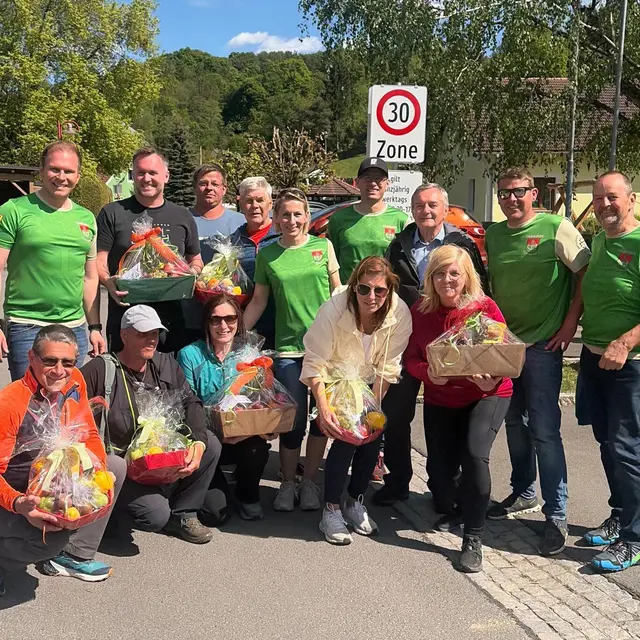Gewinner beim 1. Mai Wandertag mit Bgm. Fabio Halb, Vizebgm. Yvonne Halb, GV Heinz Löschnigg-Ruprechter und den Obmännern der Vereine. | Foto: Gemeinde Mühlgraben
