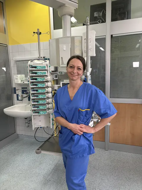 Diplomkrankenpflegerin Johanna Höller, Pflegeleitung der Intensivstation am Klinikum Rohrbach, steht seit vielen Jahren für fachliche Kompetenz und Engagement in der Intensivpflege. | Foto: OÖG