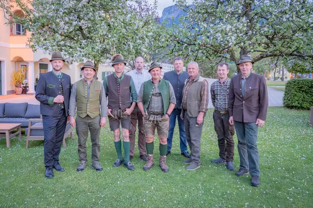 Die Hegemeister der Region Mondseeland und Attersee-Süd mit ihren Stellvertretern. | Foto: Bezirksjagdausschuss Vöcklabruck