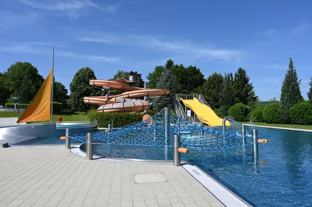 Im Apumare am Spitzberg gibt's viele Rutschen. | Foto: Stadtamt Attnang-Puchheim
