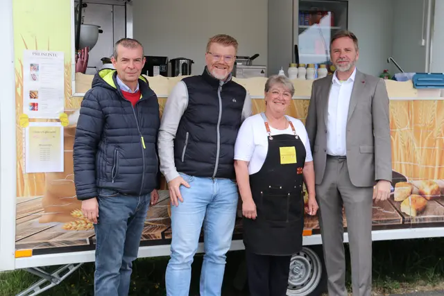 Citymanager Jörg Opitz, Bgm. Harald Bergmann, Inhaberin Stela Sirbu und Vize Rene Jäger.