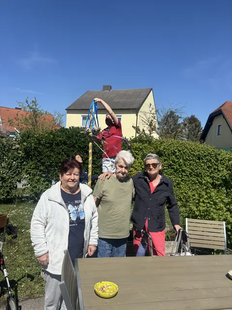 Die Bewohnerinnen Liselotte Schlander, Gerhard Hössl,
und Dagmar Hössl.  | Foto: PBZ Himberg