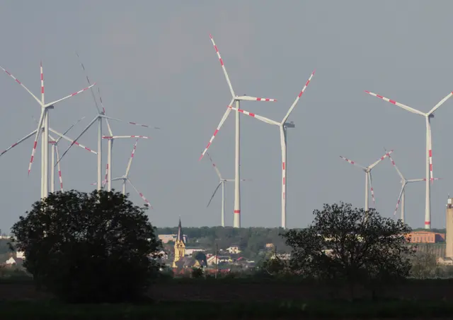 Im Burgenland (Bild) sind Windräder keine Seltenheit – in der näheren Umgebung des Gesäuses wird über die Errichtung von Windparks diskutiert. | Foto: Nationalpark Gesäuse