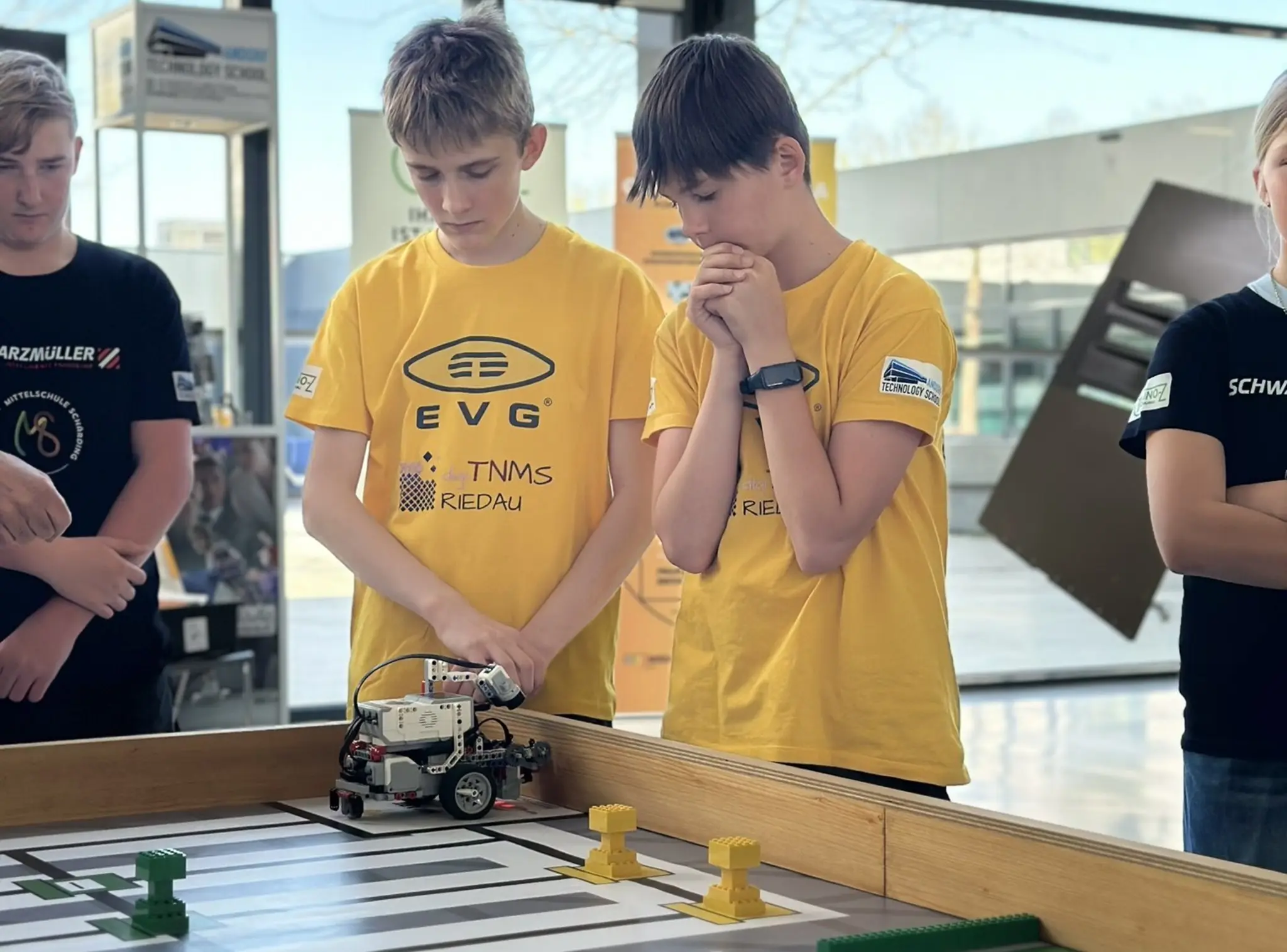 Robotik-Talente: „Robo Hacker“ der MS Riedau siegen bei Bezirks ...
